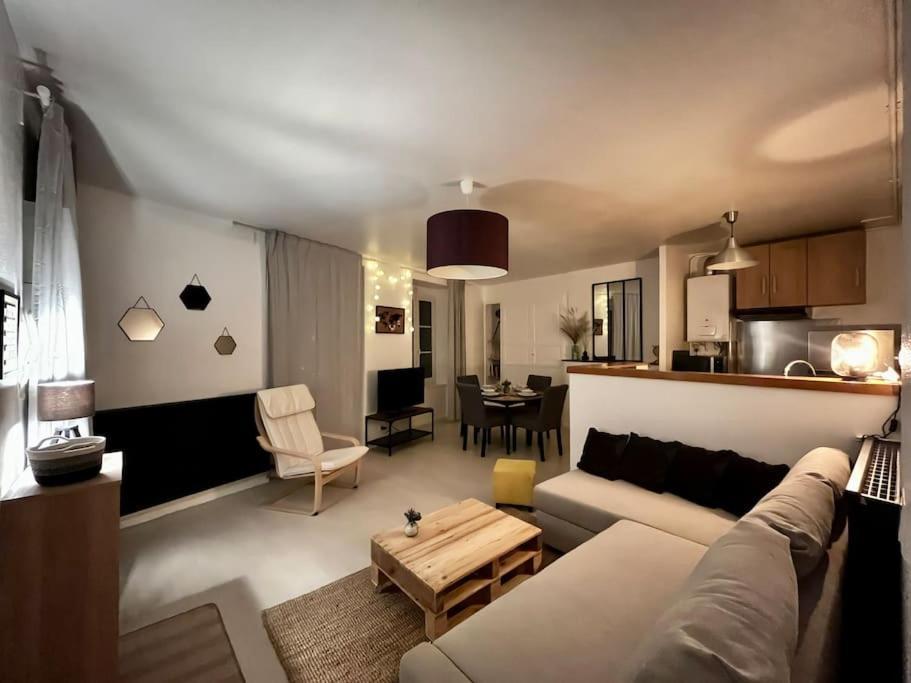Appartement - Centre Ville Historique - Avec Vue Aurillac Kültér fotó